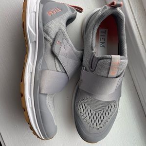 Tiem size 6 bicycle athletic shoe